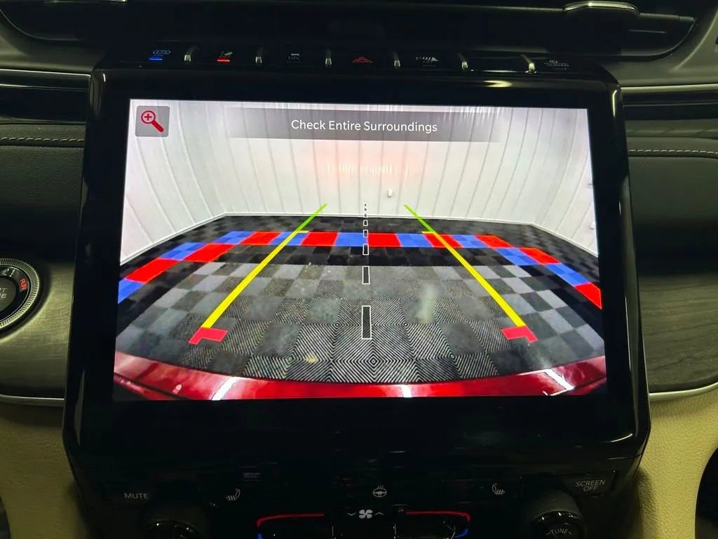 Used 2023 Jeep Grand Cherokee 4WD 4xe image 11