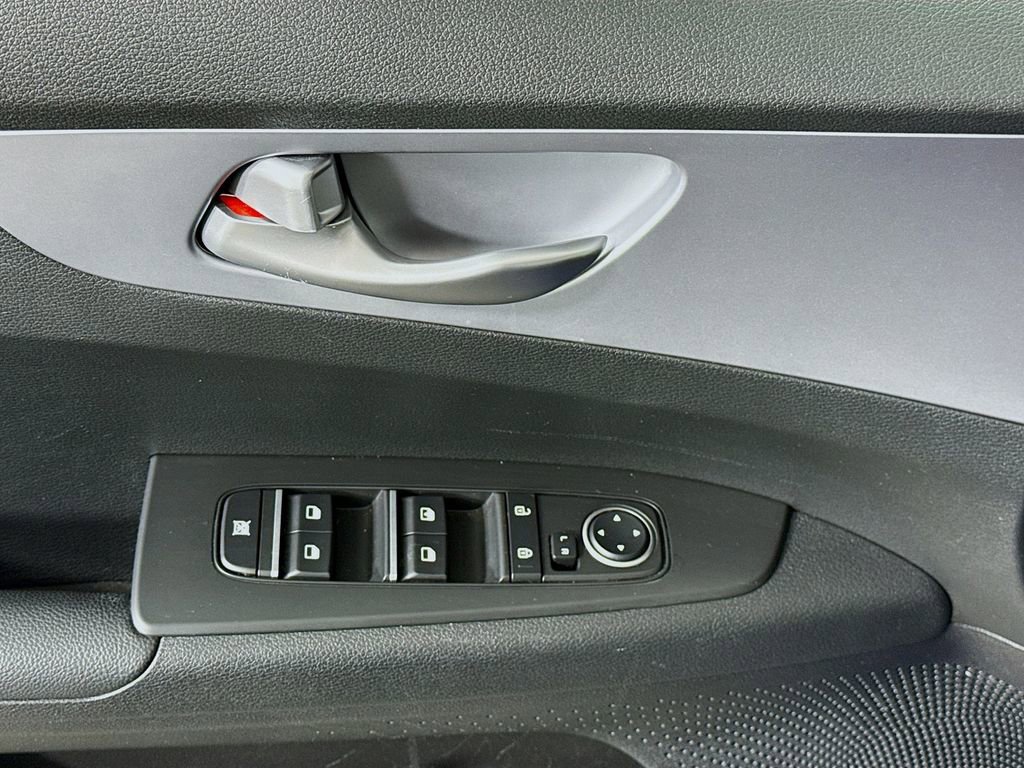 Used 2023 Kia Forte LXS image 21