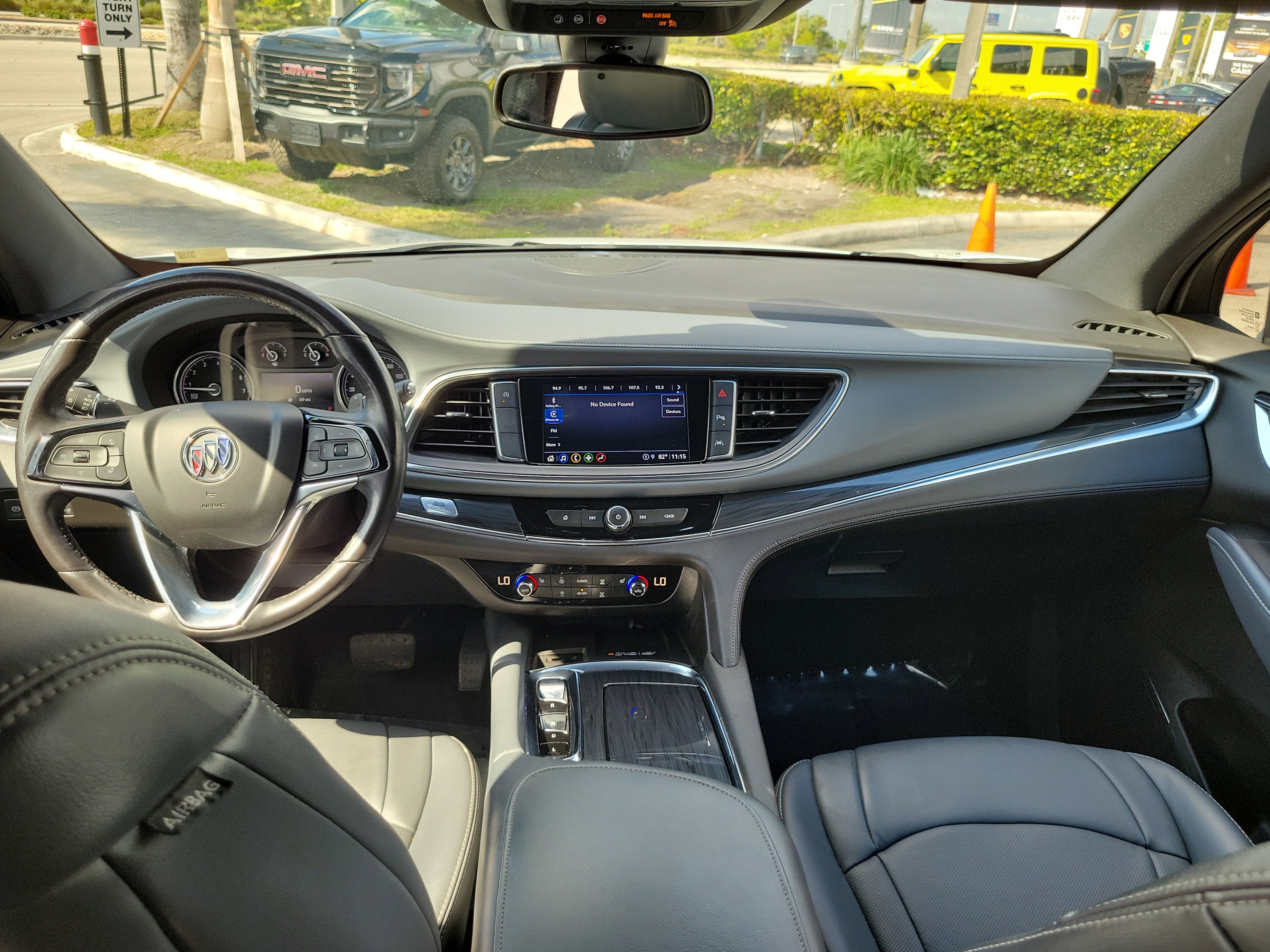 Used 2023 Buick Enclave Essence image 18