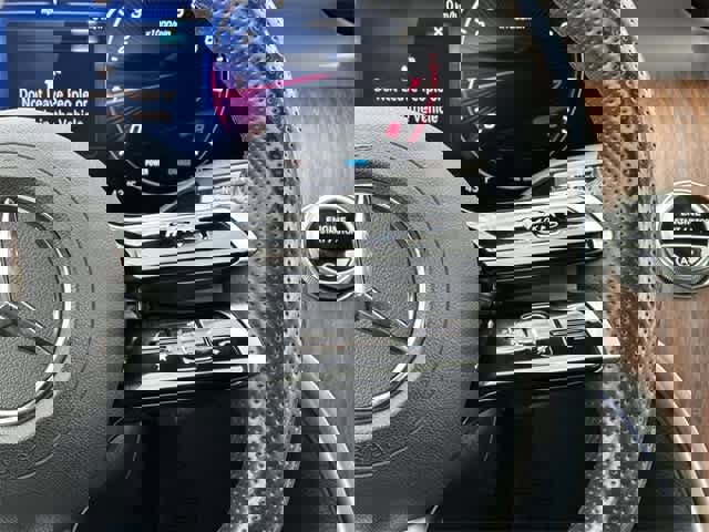 Used 2025 Mercedes-Benz GLC 300 4MATIC image 9