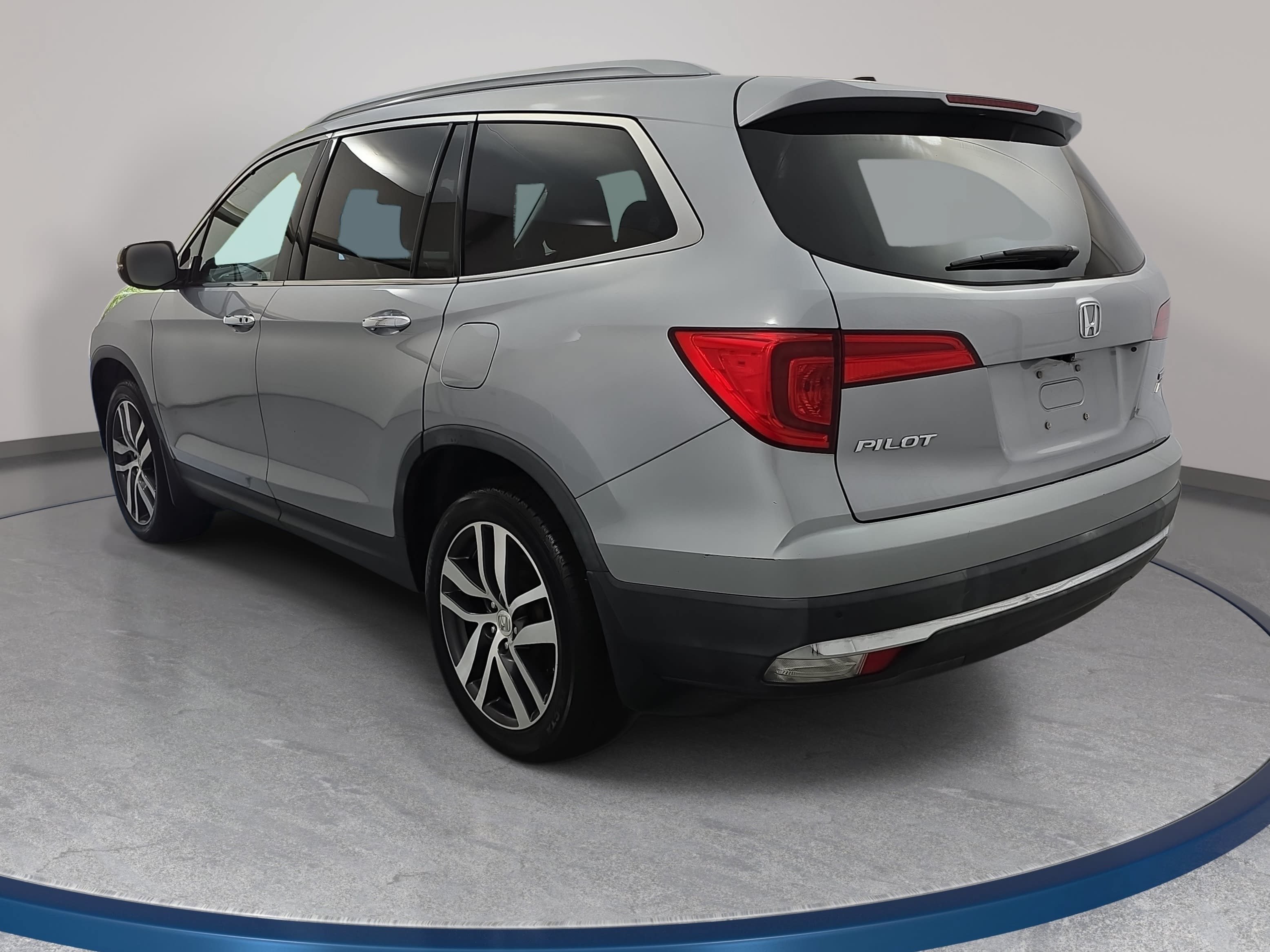 Used 2018 Honda Pilot Touring image 7