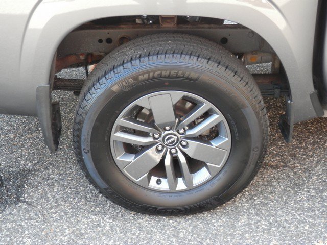 Used 2025 Nissan Frontier SV AWD/4WD image 11