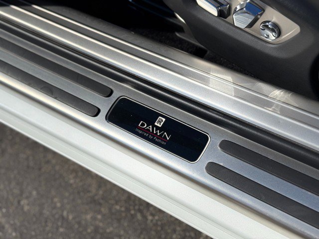 Used 2018 Rolls-Royce Dawn image 21