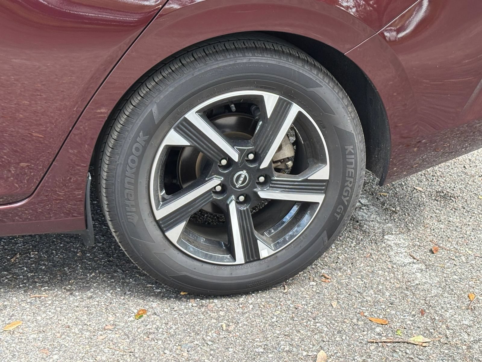 Used 2025 Nissan Sentra SV FWD image 27