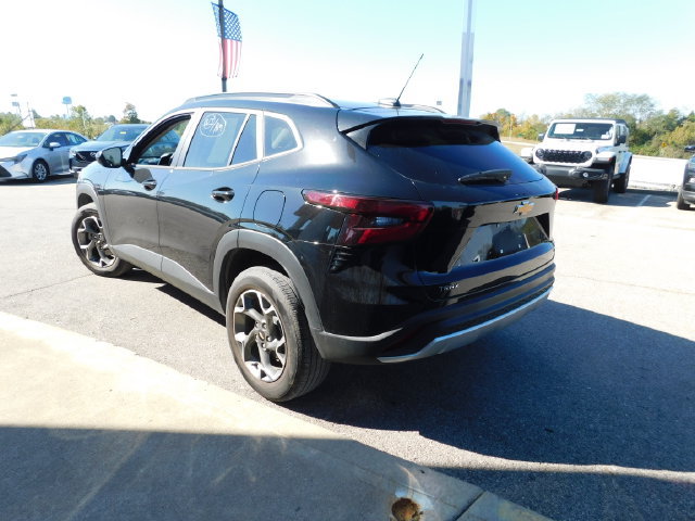 Used 2026 Chevrolet Trax LT FWD image 11