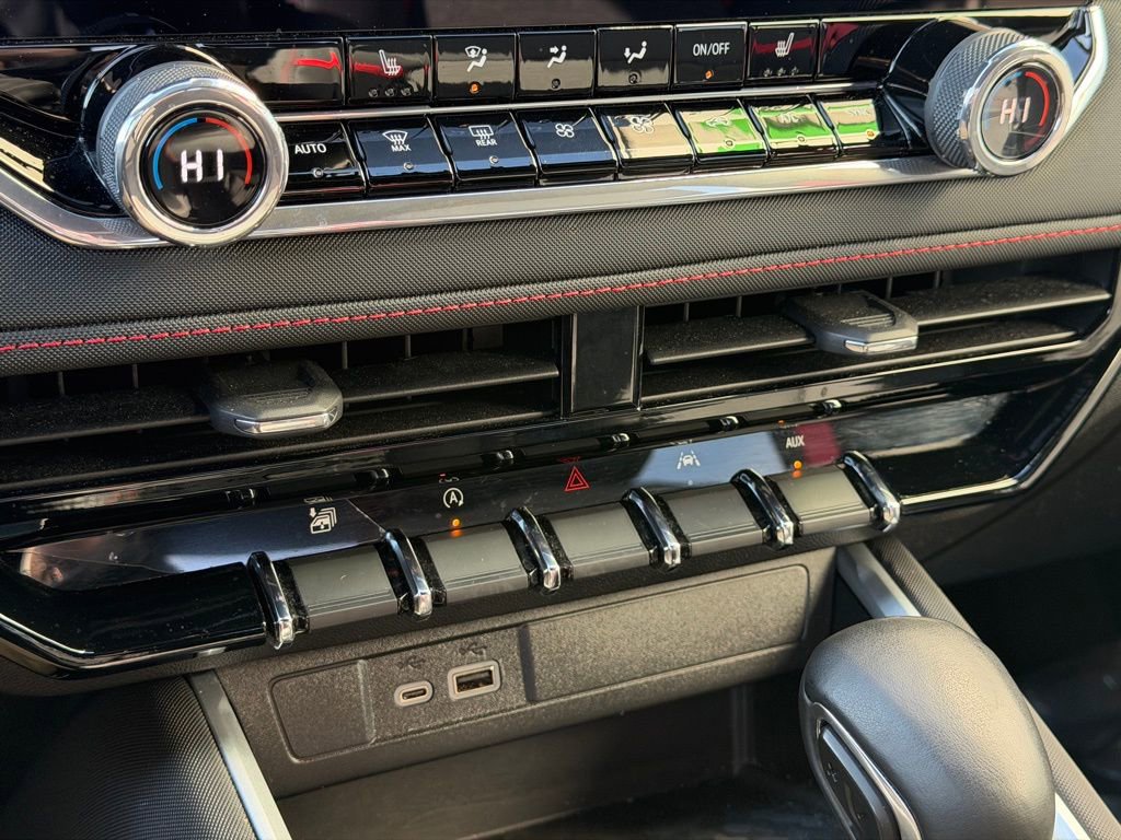 Used 2024 Chevrolet Colorado Z71 w/ Z71 Convenience Package 2 image 14