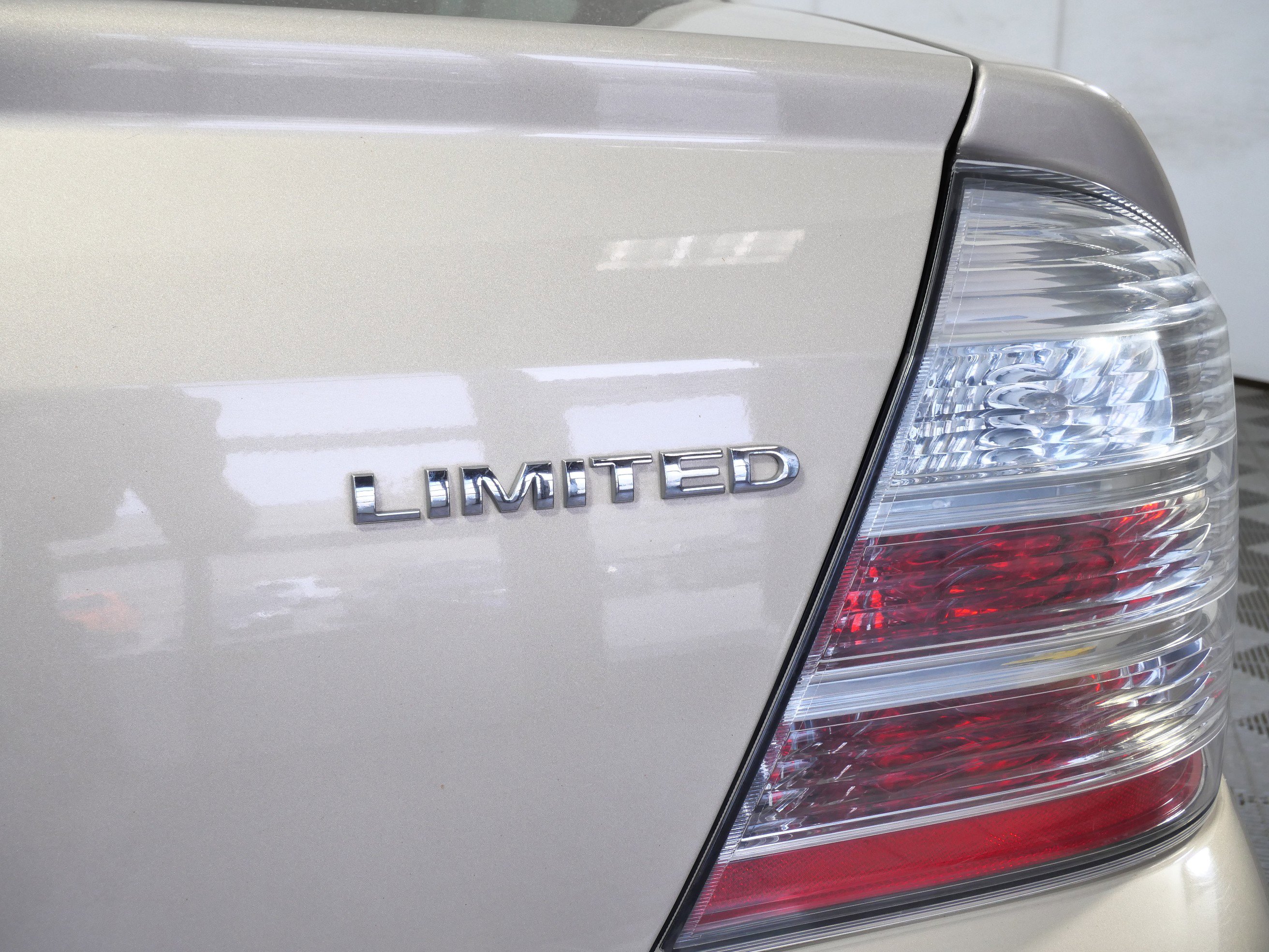 Used 2008 Ford Taurus Limited FWD image 9