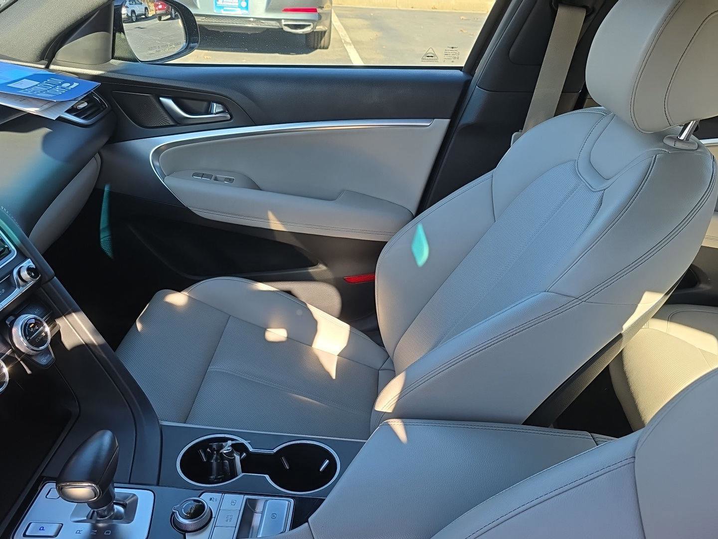 Used 2023 Genesis G70 2.0T image 13