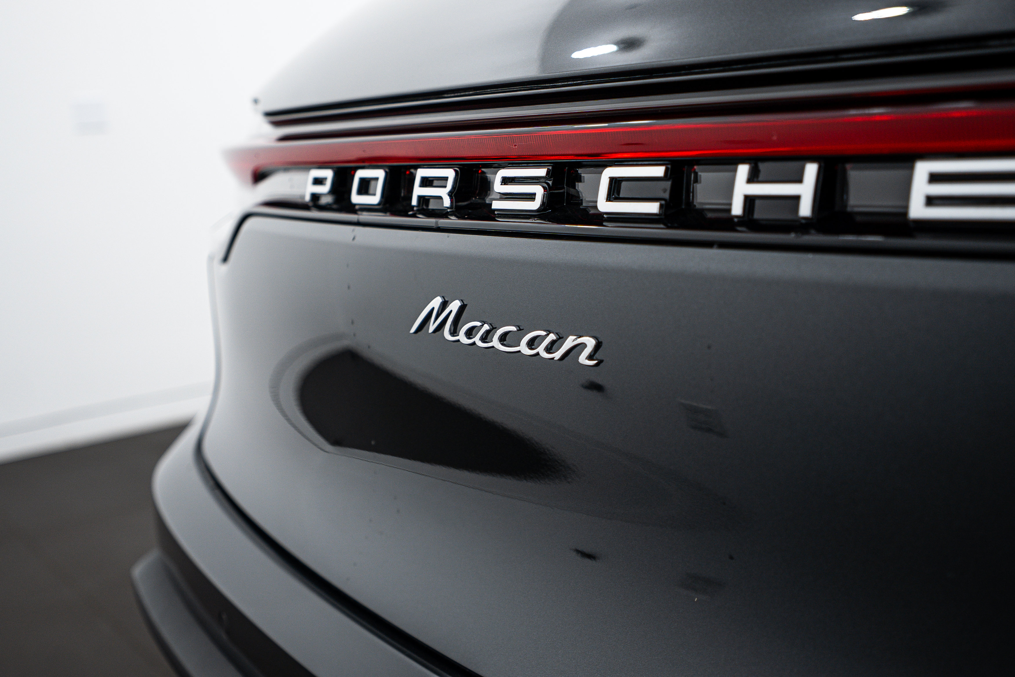Certified 2026 Porsche Macan AWD/4WD image 27