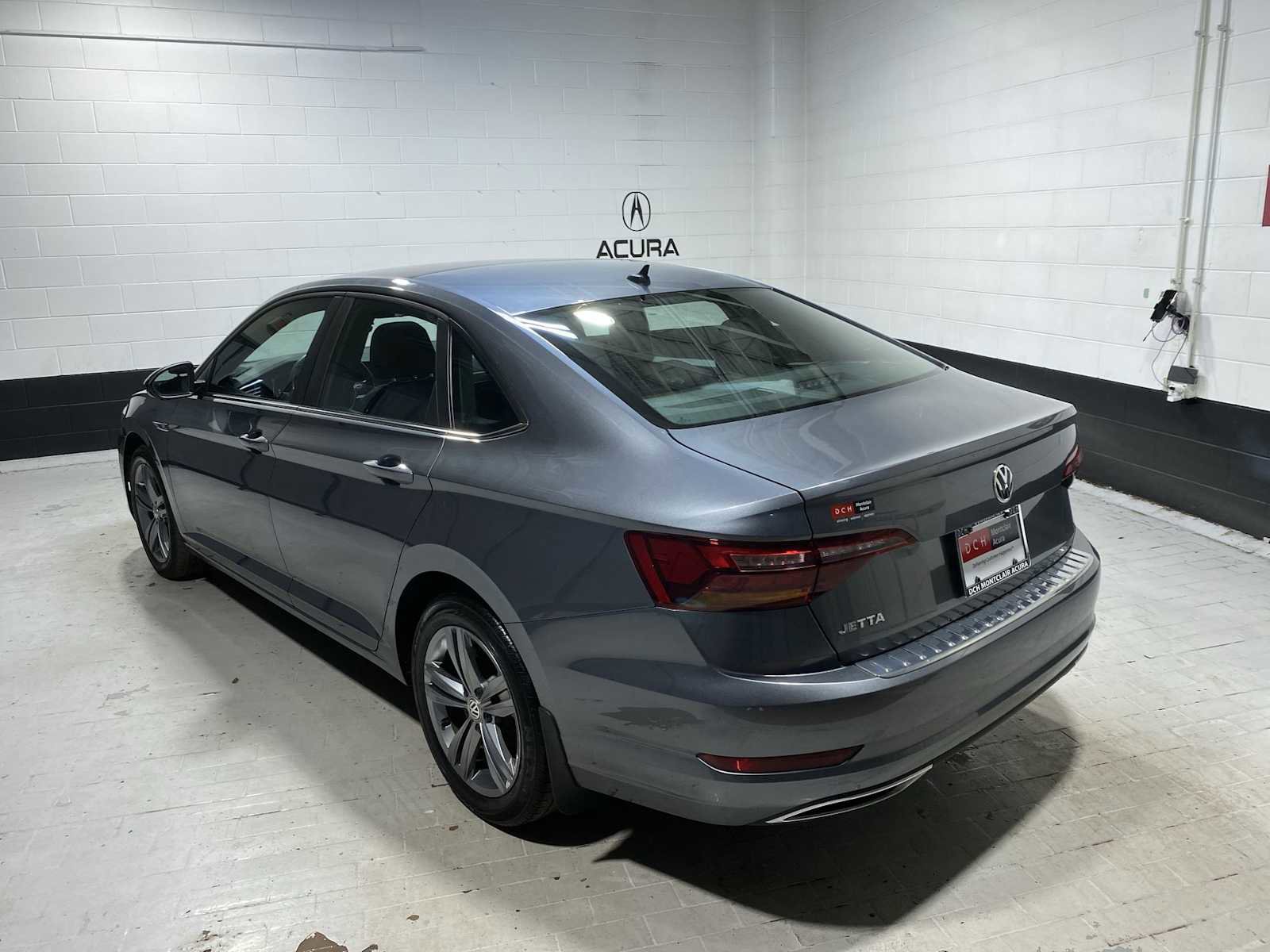 Used 2019 Volkswagen Jetta R-Line w/ R-Line Cold Weather Package FWD image 4