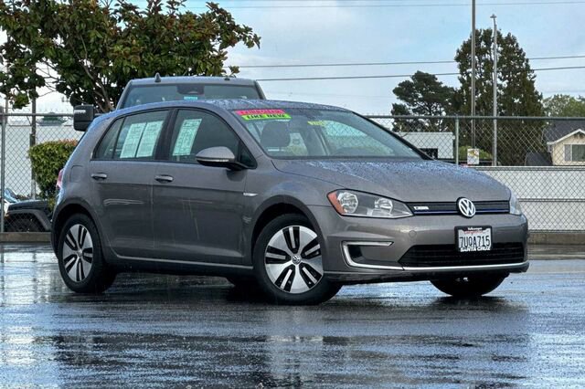 Used 2016 Volkswagen e-Golf SE w/ DC Fast Charging Package image 2