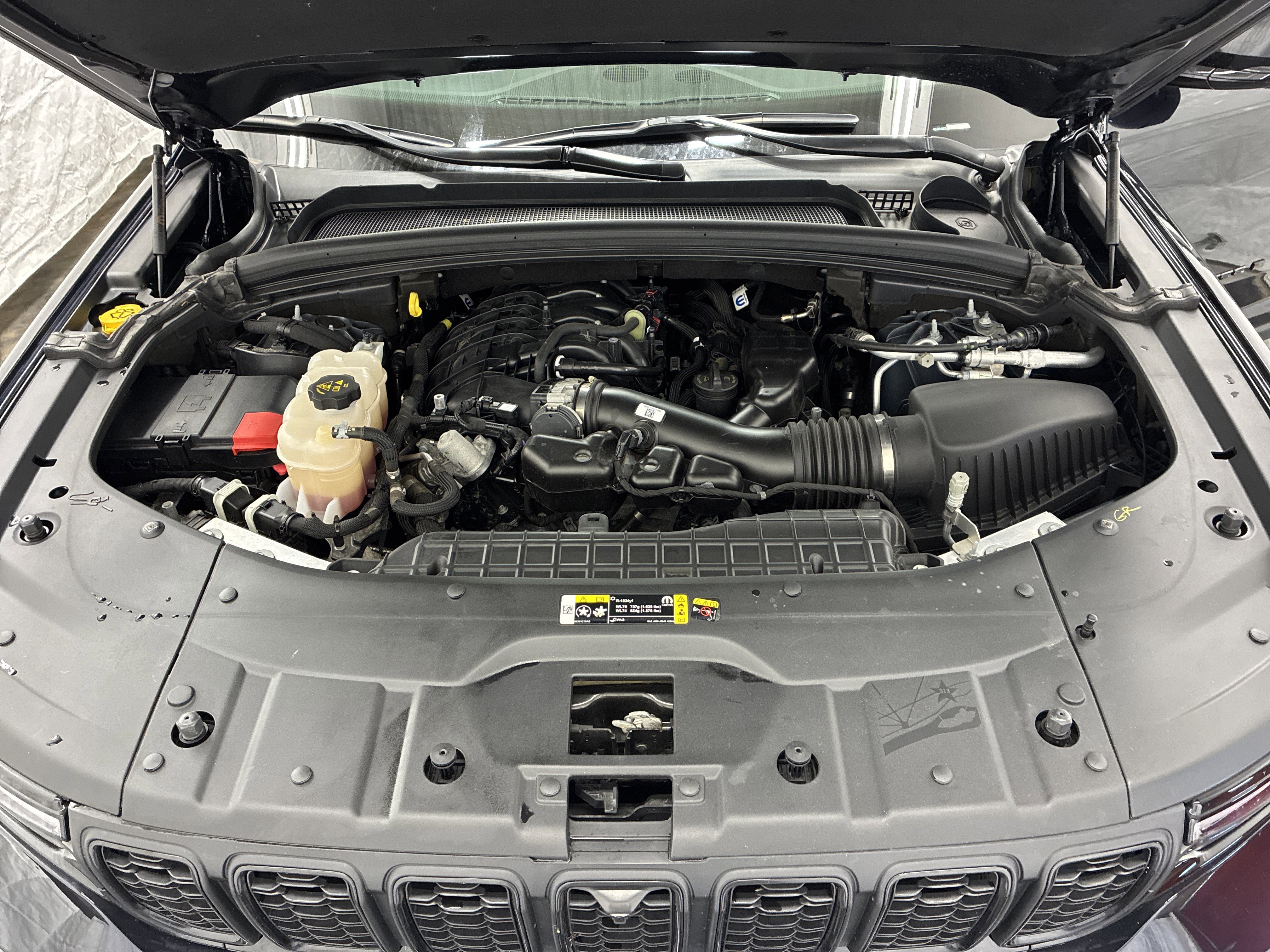 Certified 2024 Jeep Grand Cherokee L Limited w/ Luxury Tech Group II AWD/4WD image 8