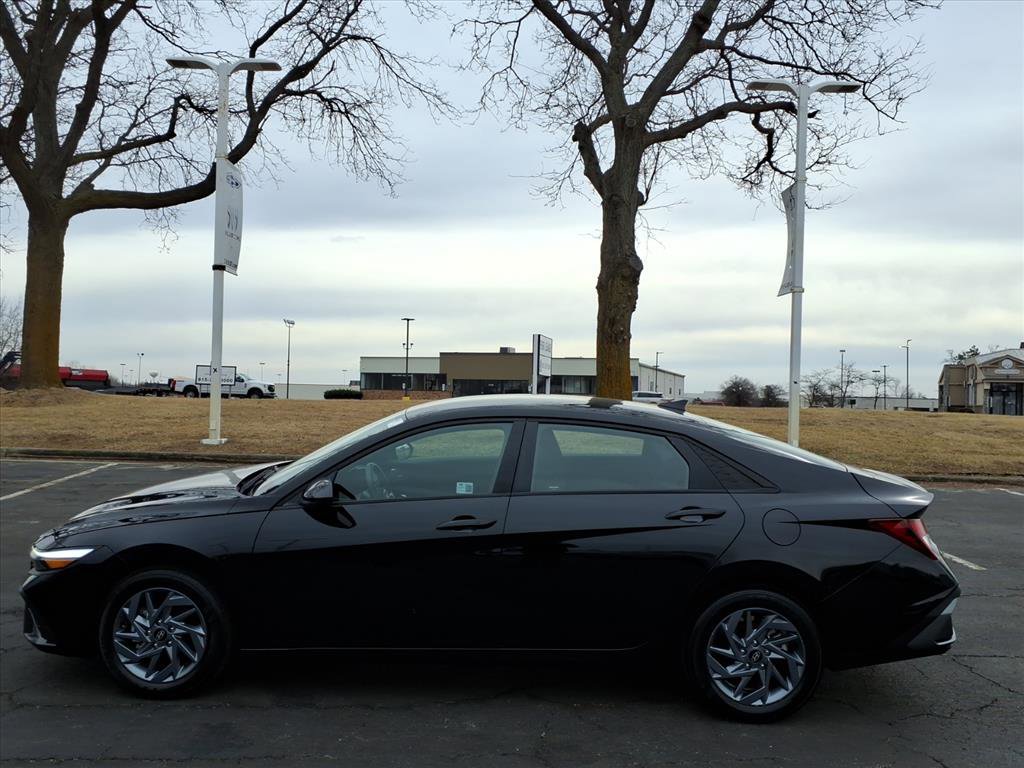 Used 2024 Hyundai Elantra SEL FWD image 4