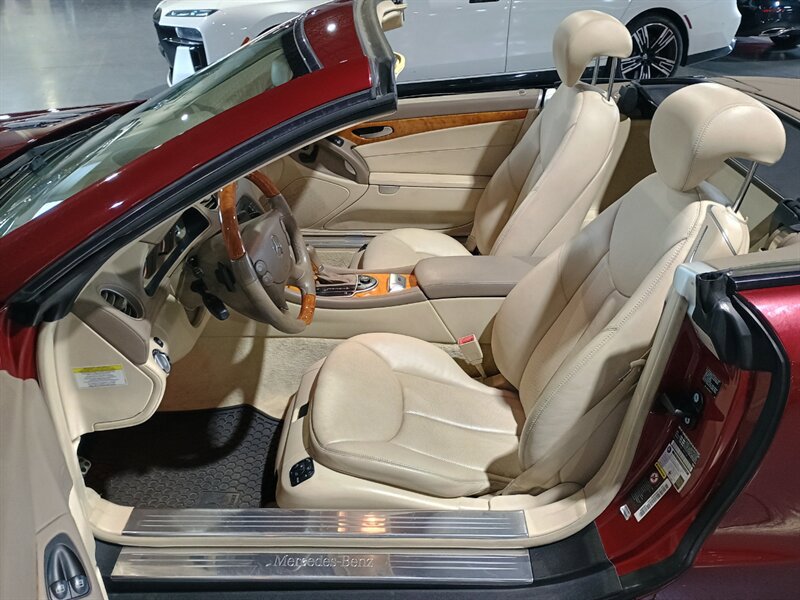 Used 2008 Mercedes-Benz SL 550 image 23