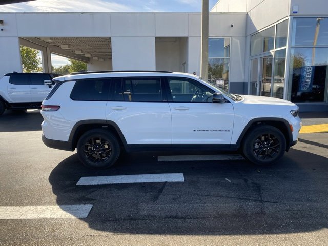 Used 2024 Jeep Grand Cherokee L Laredo image 9