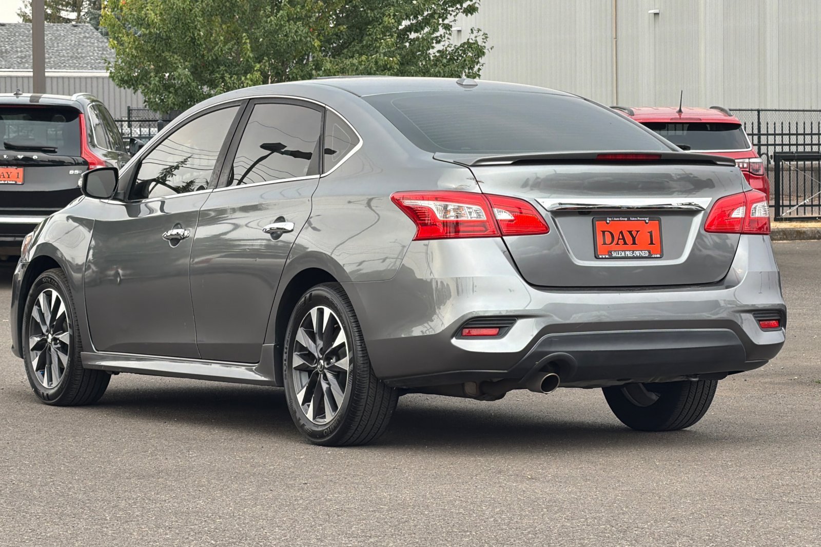 Used 2018 Nissan Sentra SR w/ Technology Package FWD image 7