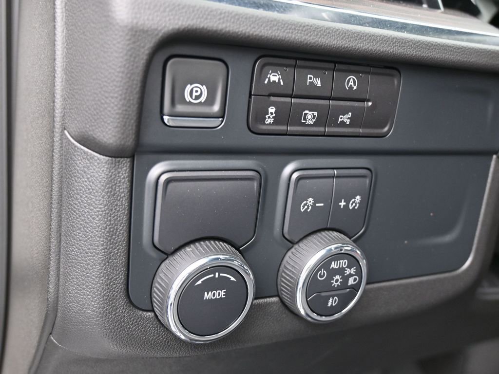 New 2025 Chevrolet Suburban Premier image 14