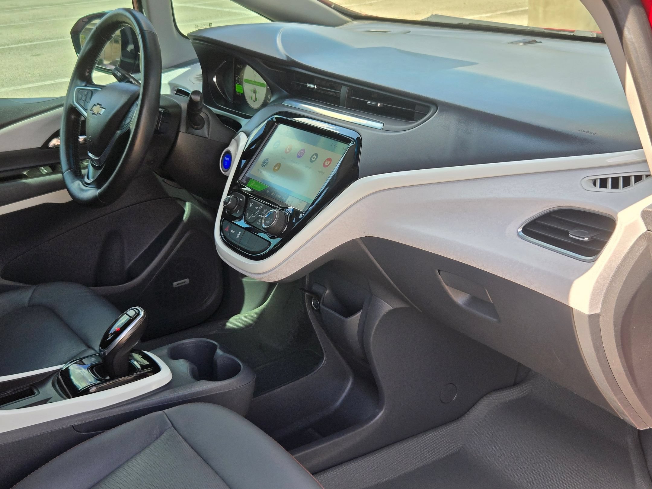 Used 2019 Chevrolet Bolt Premier w/ Infotainment Package FWD image 30