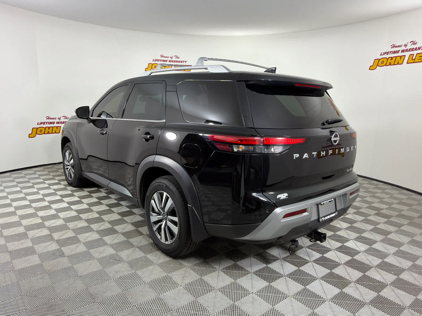 Used 2022 Nissan Pathfinder SL AWD/4WD image 3