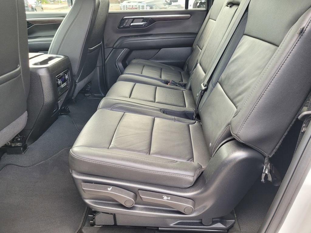 Used 2025 Chevrolet Suburban Z71 AWD/4WD image 11