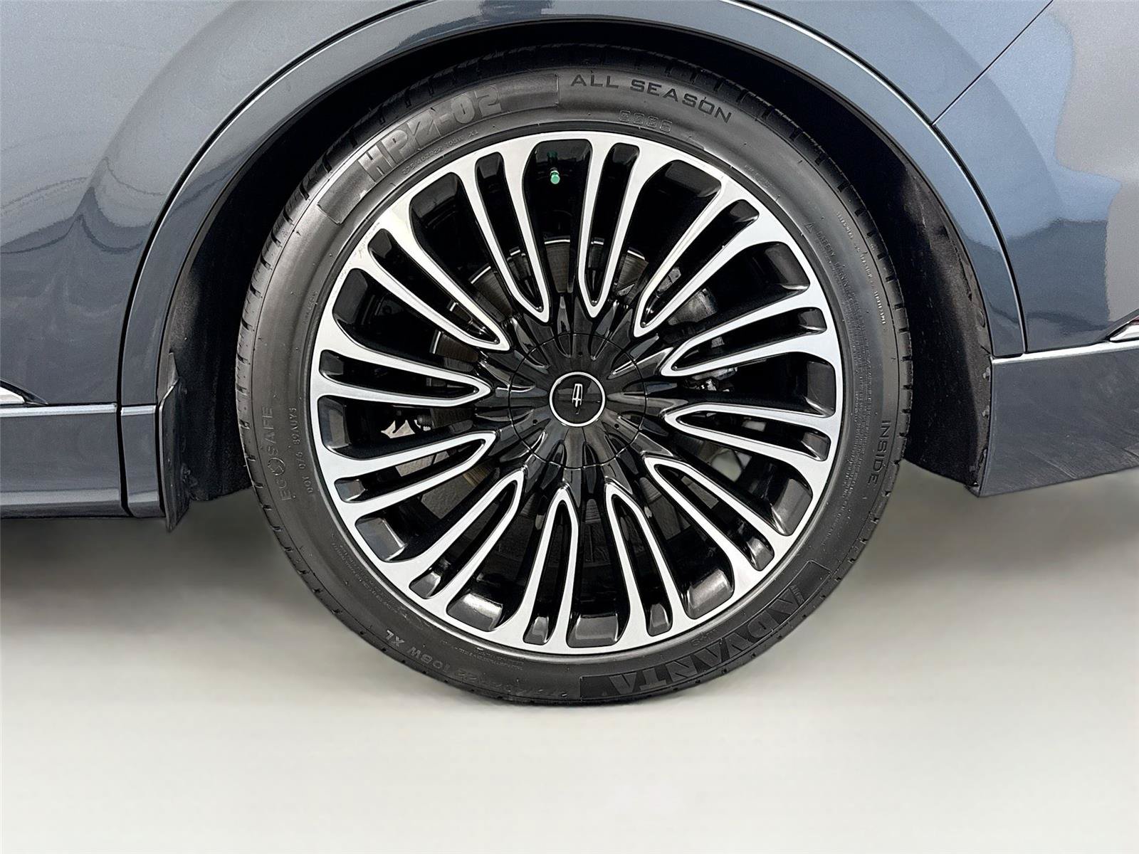 Used 2023 Lincoln Aviator Black Label w/ Dynamic Handling Package AWD/4WD image 40