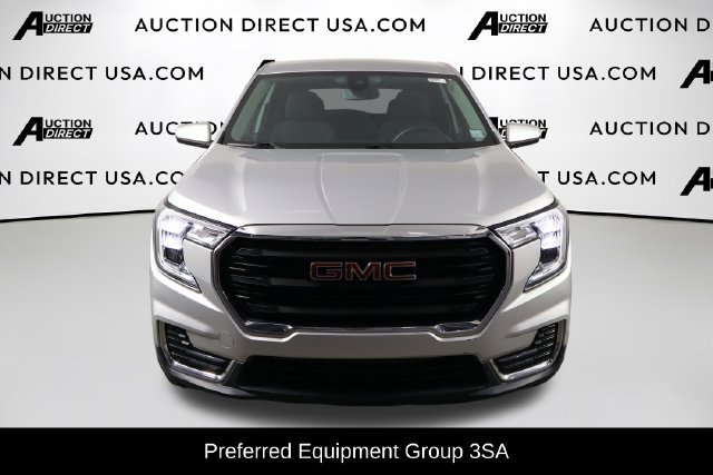 Used 2022 GMC Terrain SLE FWD image 2