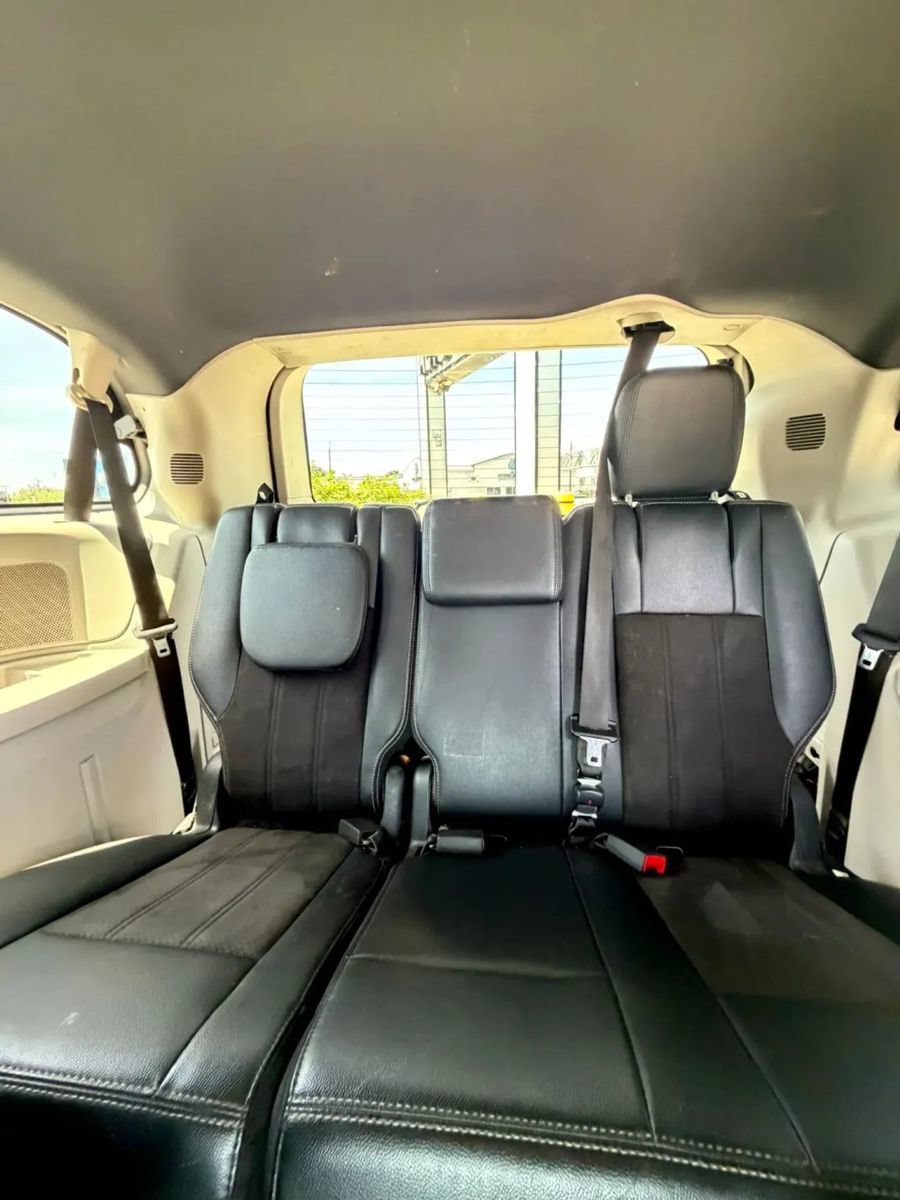 Used 2020 Dodge Grand Caravan SXT FWD image 19