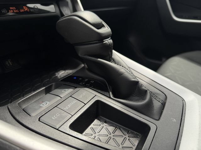 Used 2024 Toyota RAV4 XLE FWD image 19