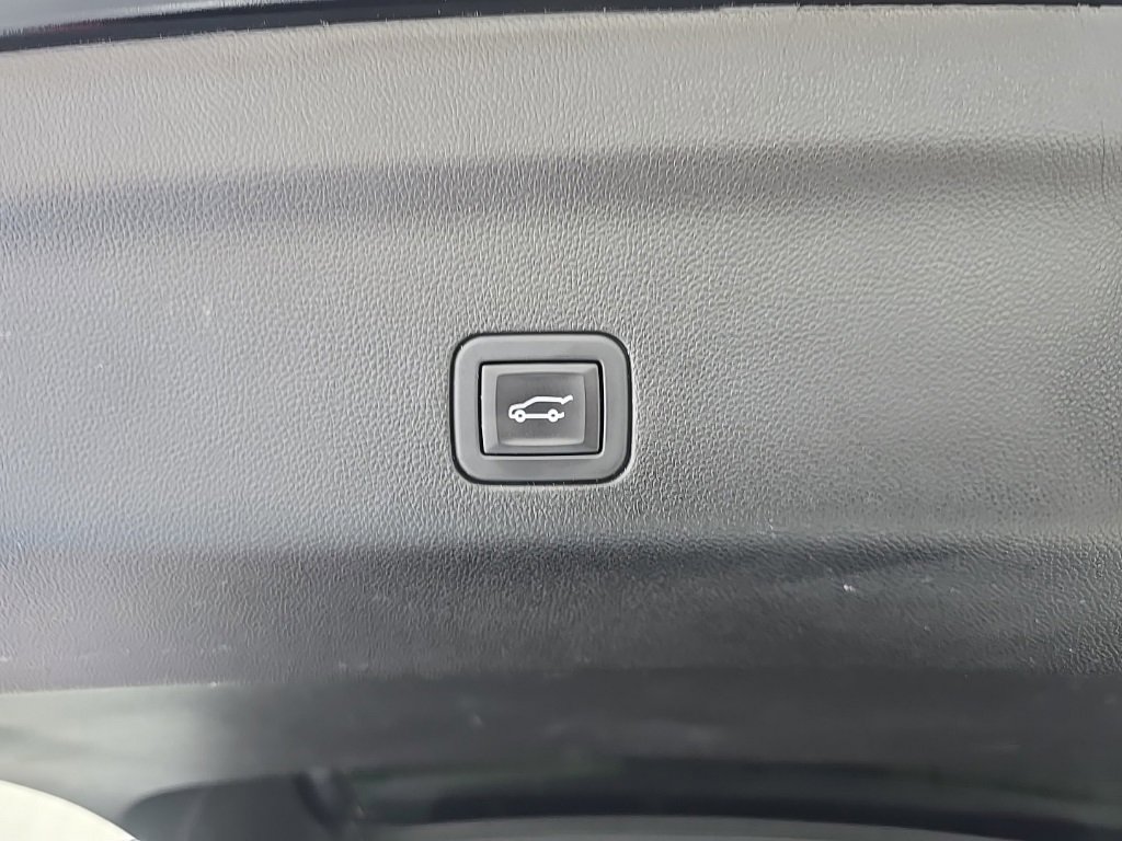 Used 2024 Chevrolet Suburban LT image 22