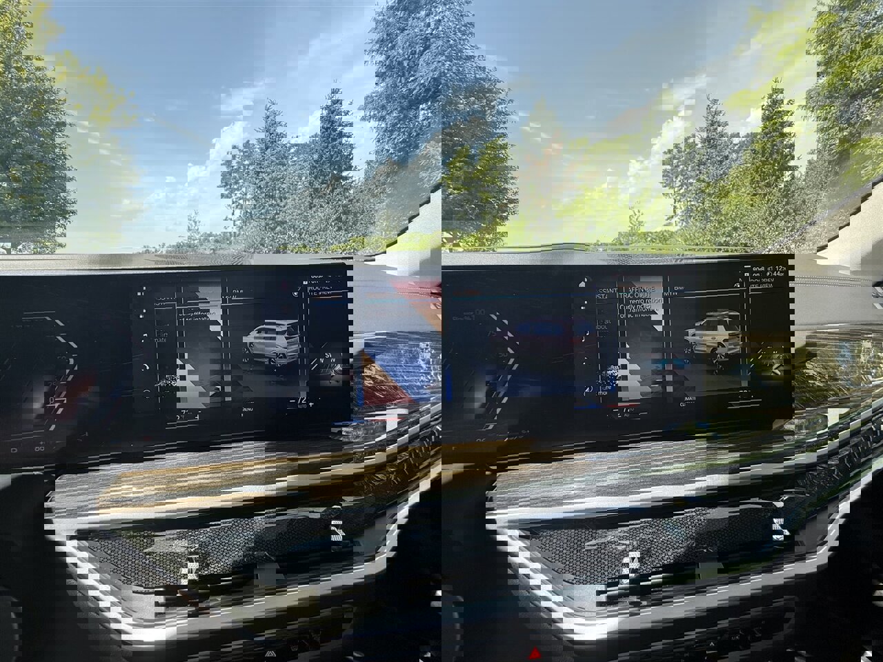 Used 2023 BMW X7 xDrive40i w/ Premium Package image 29