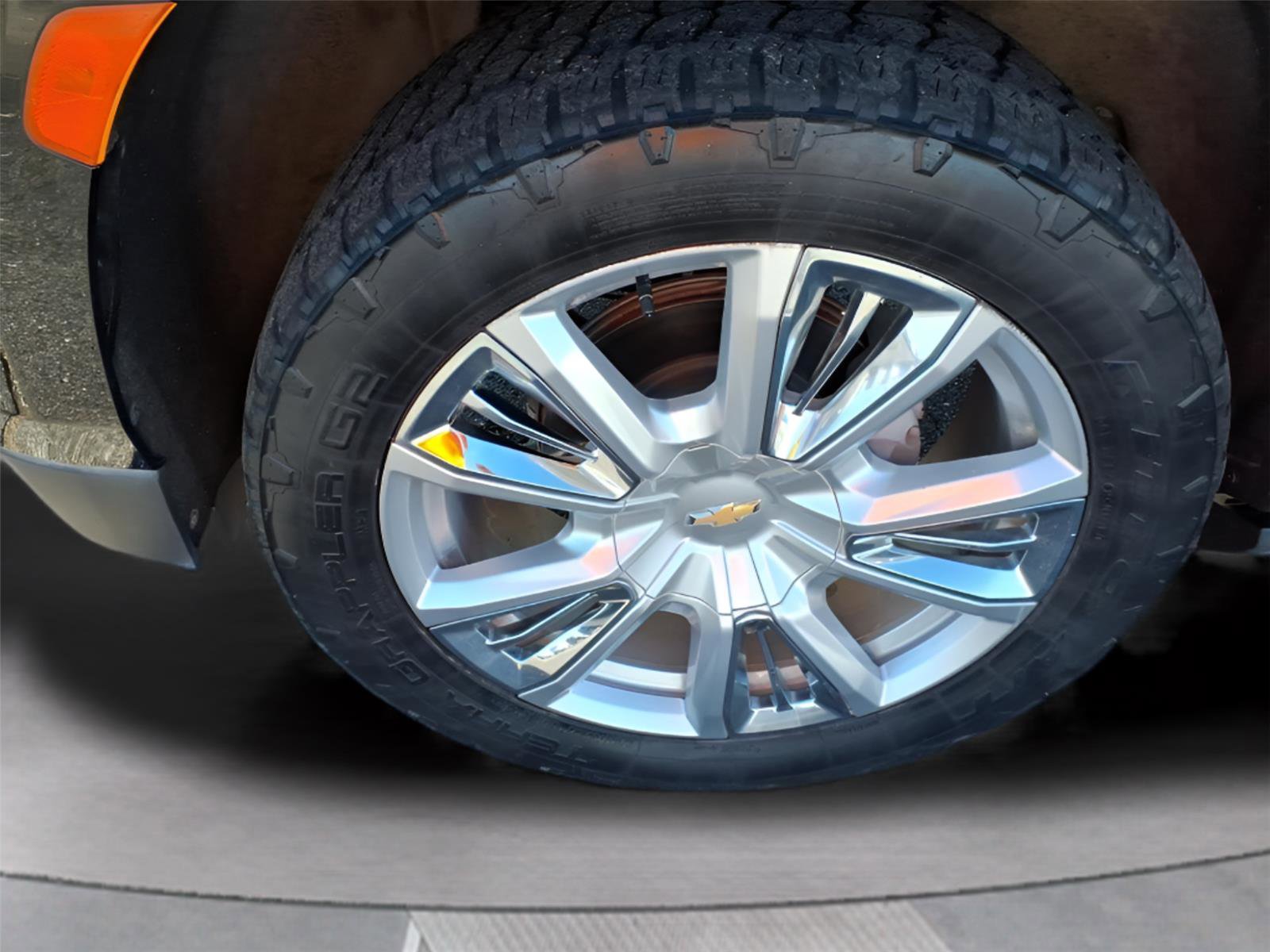 Used 2021 Chevrolet Suburban High Country w/ Premium Package image 9