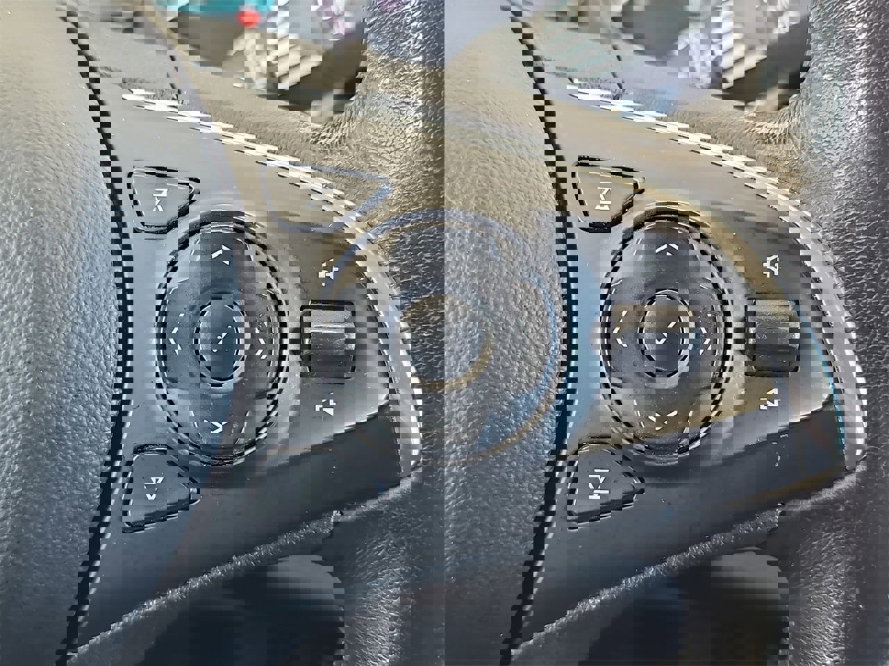 Used 2019 Buick Enclave Essence image 19