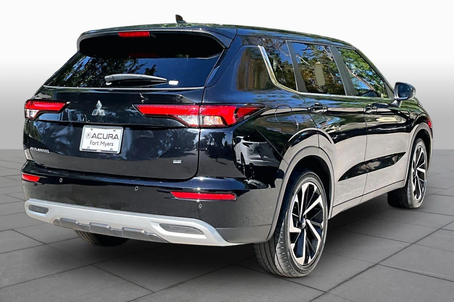 Used 2024 Mitsubishi Outlander SE FWD image 14