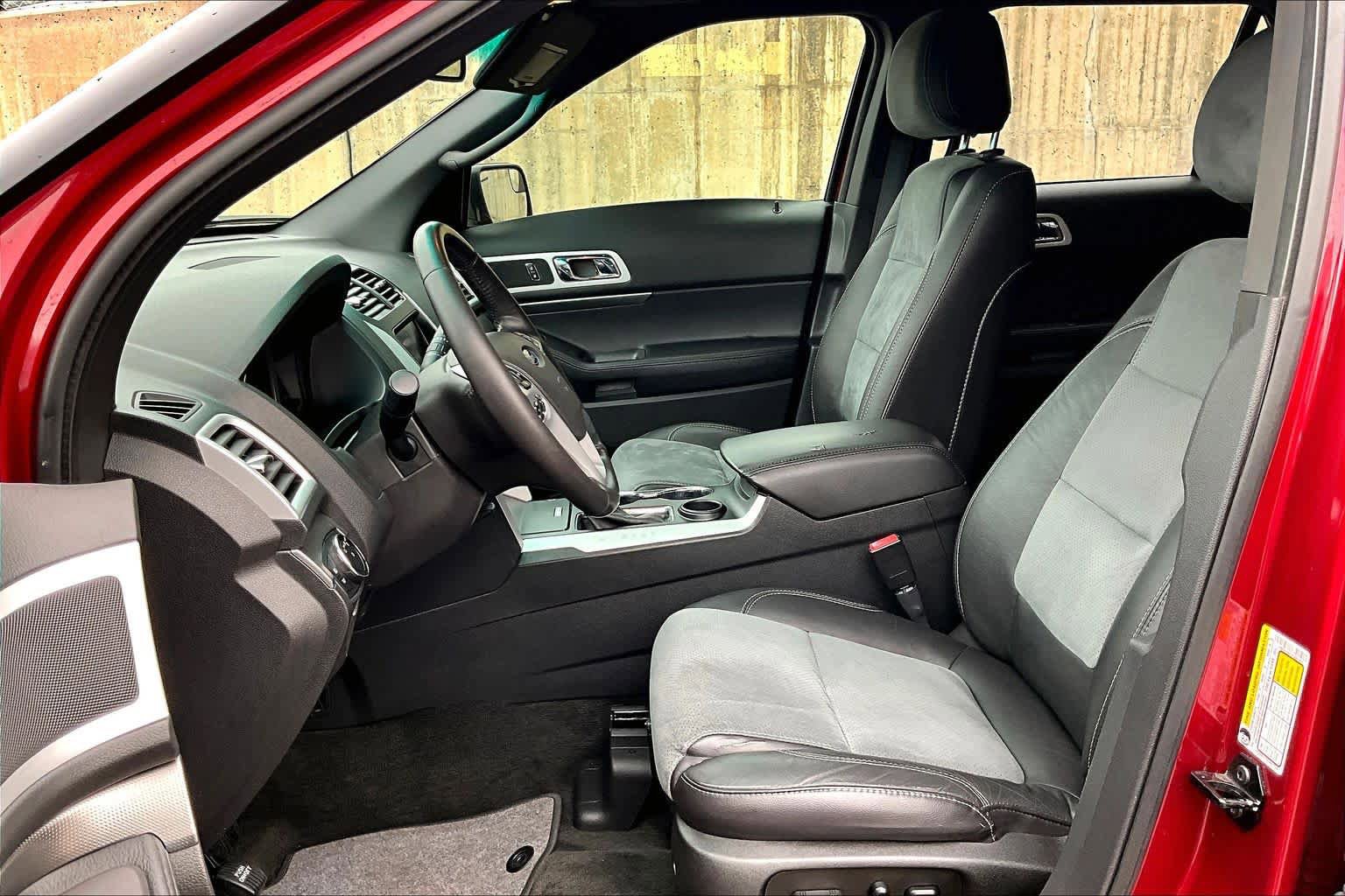 Used 2015 Ford Explorer XLT w/ Equipment Group 202A FWD image 8