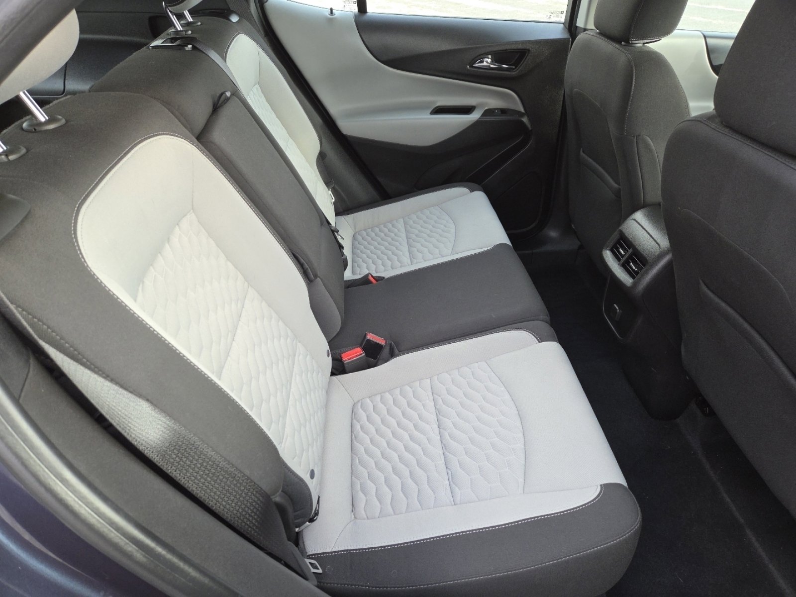 Used 2018 Chevrolet Equinox LS image 17