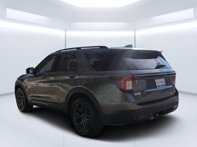 Used 2025 Ford Explorer ST-Line w/ ST-Line Street Pack AWD/4WD image 5