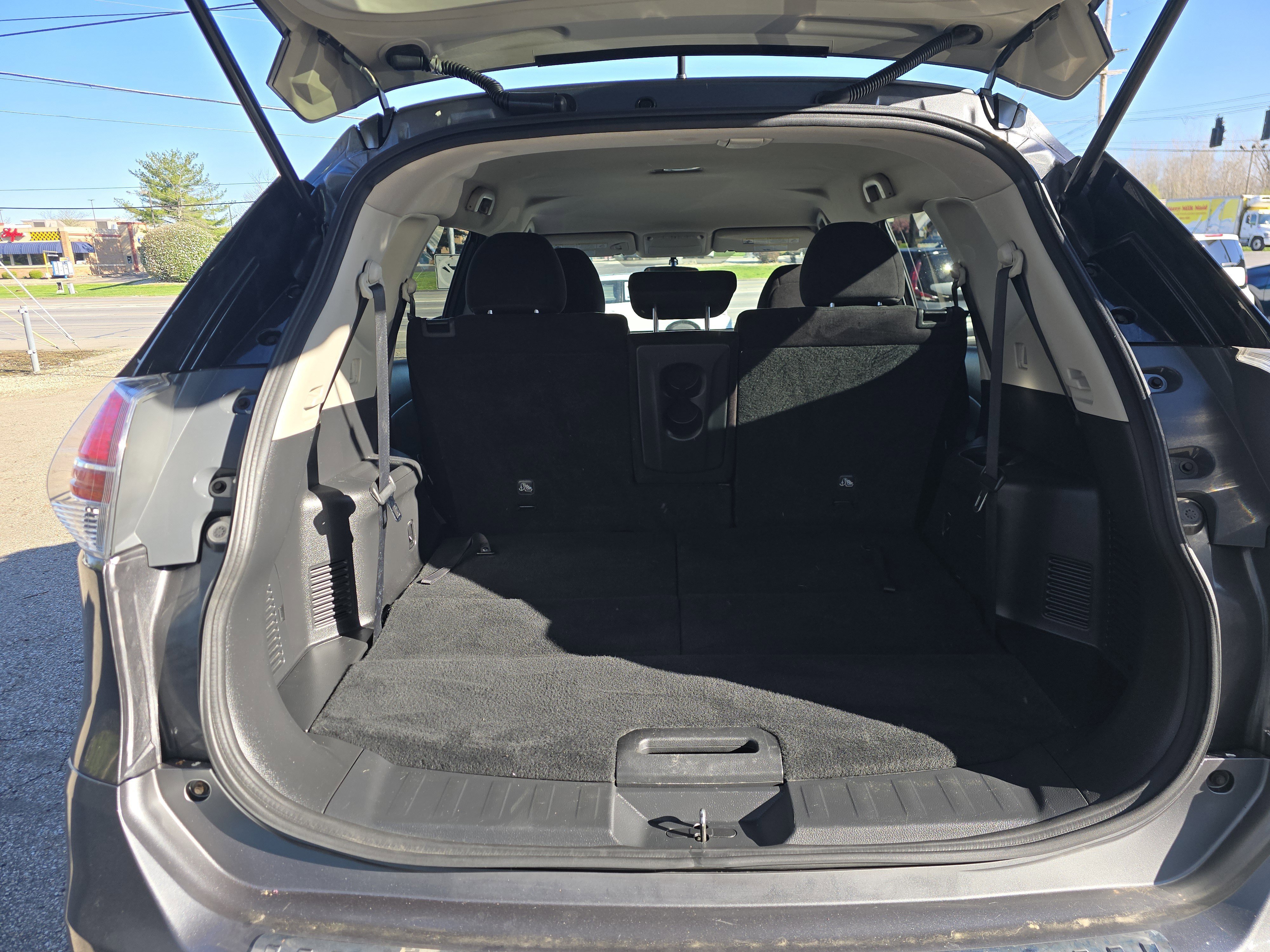 Used 2014 Nissan Rogue SV w/ SV Family Package image 16