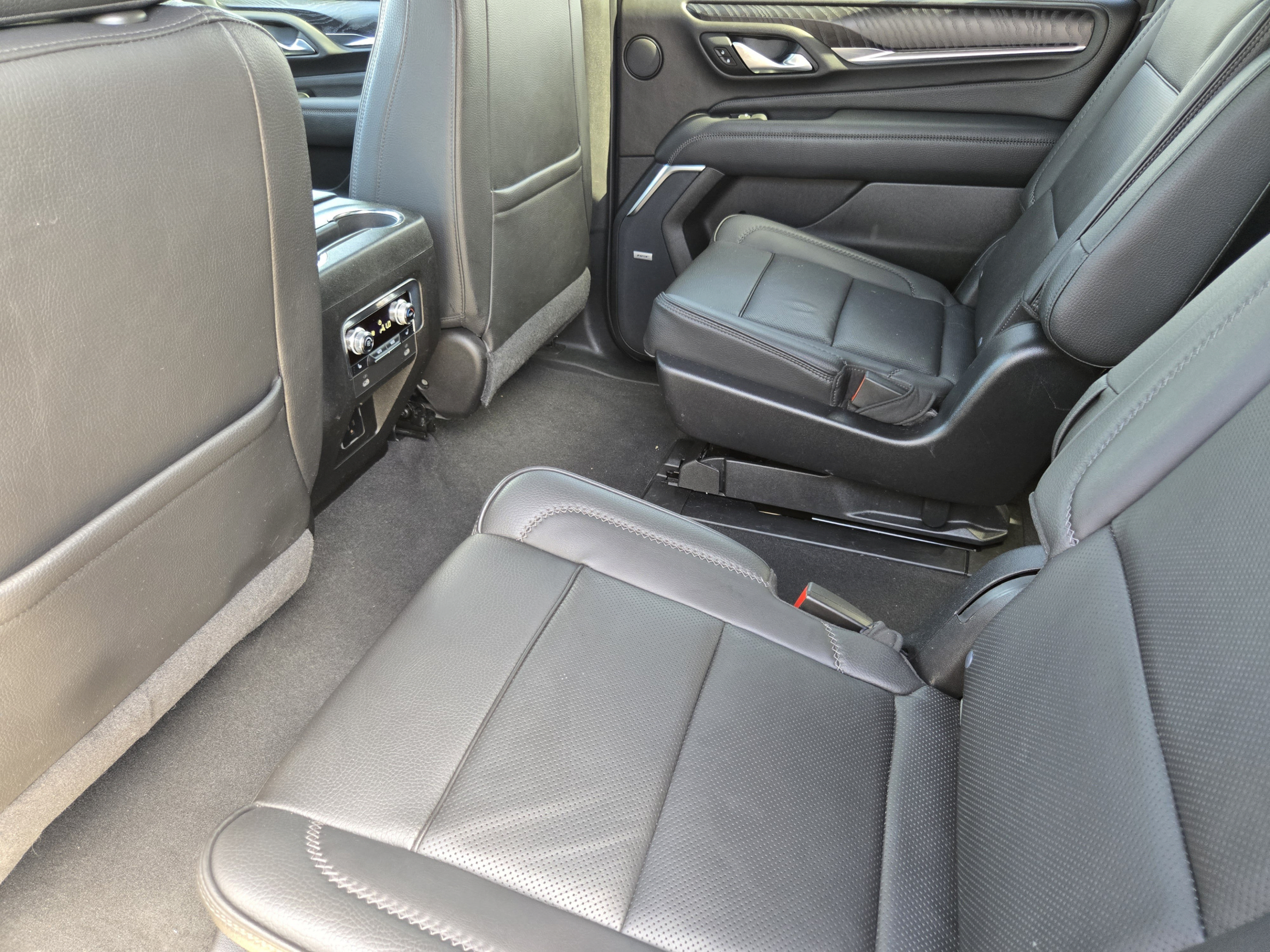 Used 2021 GMC Yukon XL Denali AWD/4WD image 27