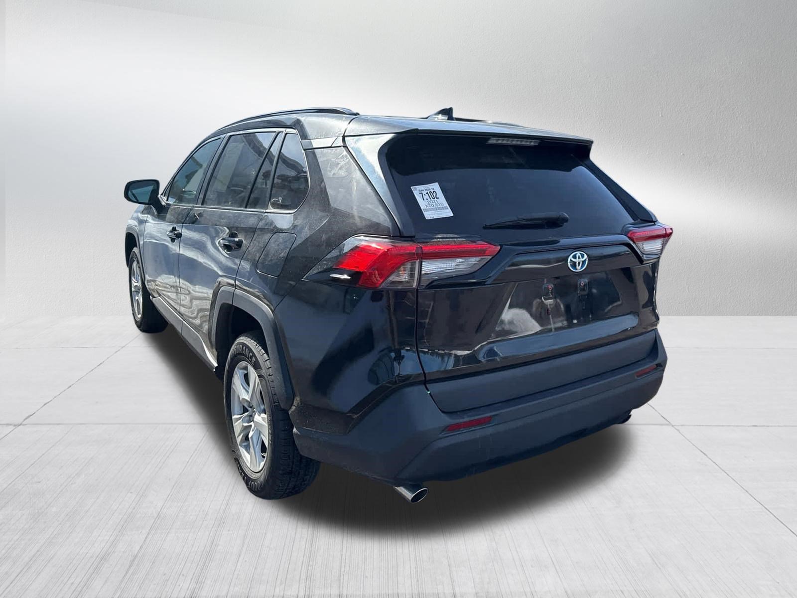 Used 2021 Toyota RAV4 LE image 7