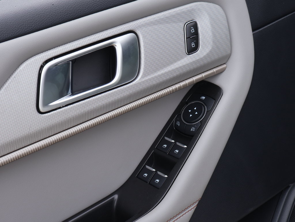 New 2026 Ford Explorer Active AWD/4WD image 23