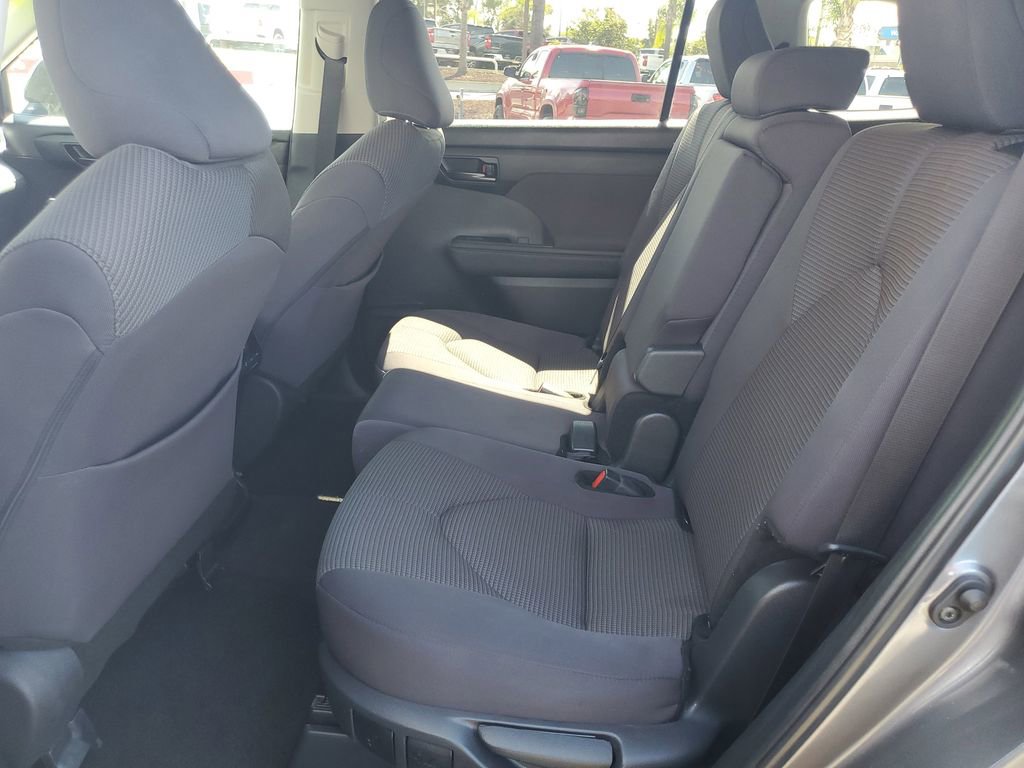 Used 2024 Toyota Highlander LE image 25
