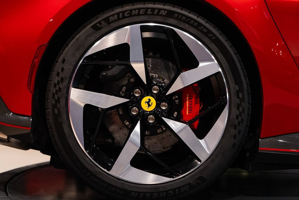 Certified 2025 Ferrari 12Cilindri RWD image 13