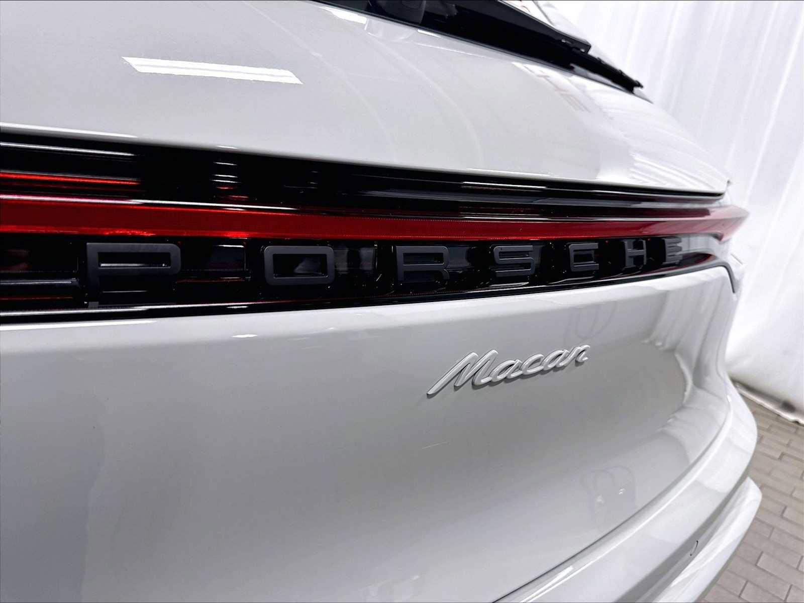 Used 2026 Porsche Macan AWD/4WD image 33