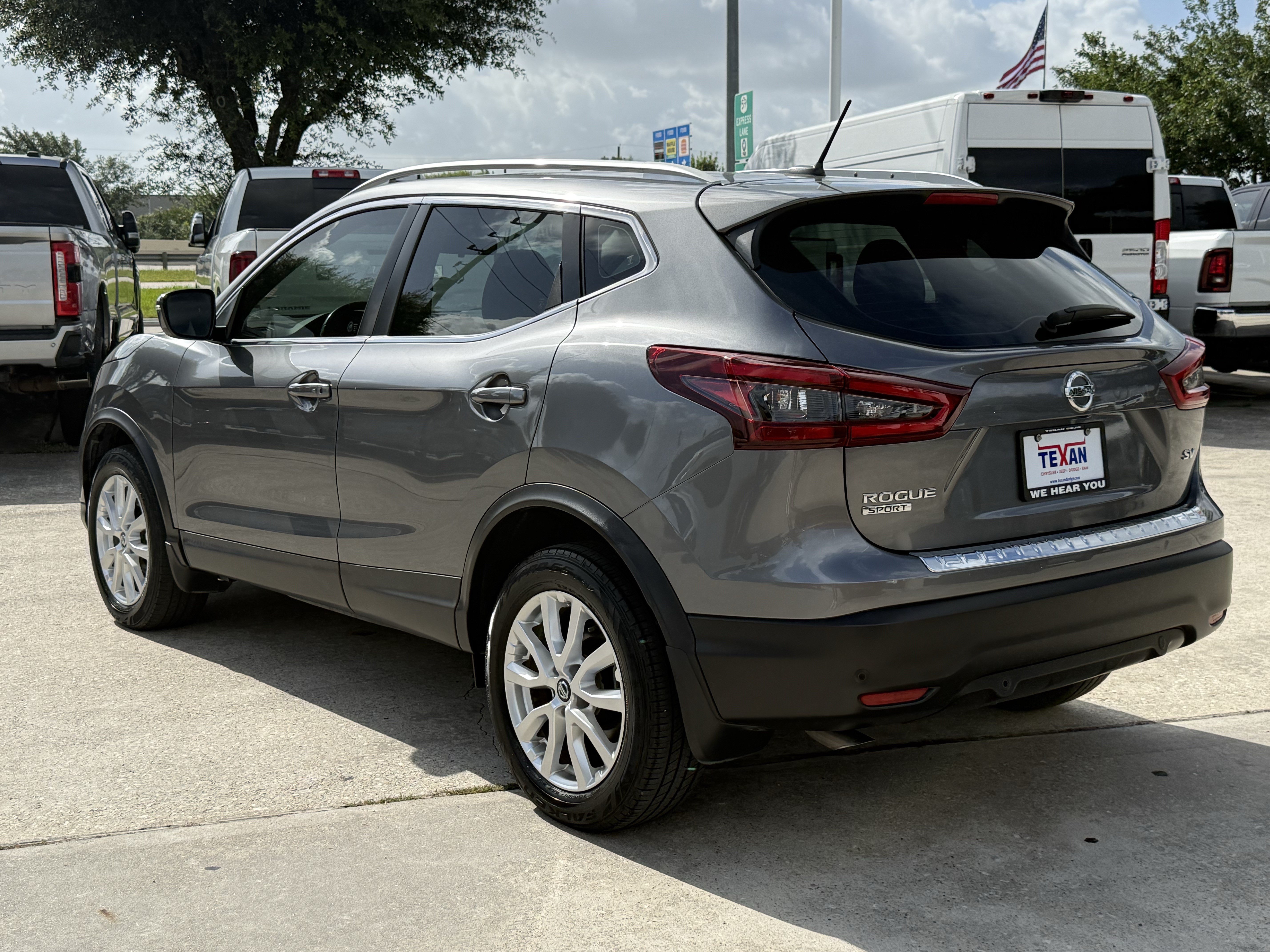 Used 2022 Nissan Rogue Sport SV FWD image 7