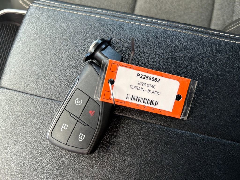 Used 2025 GMC Terrain Elevation image 27
