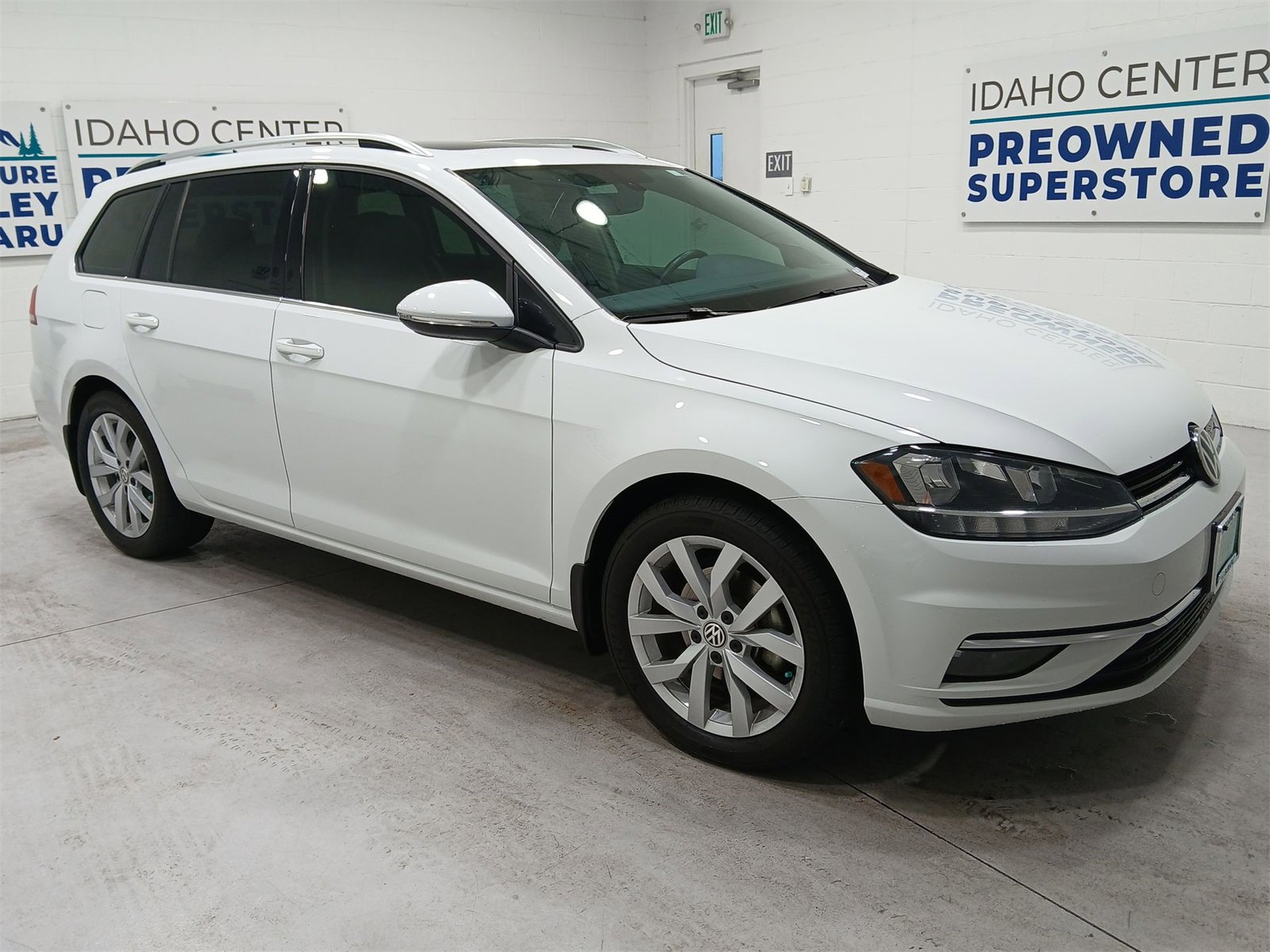 Used 2018 Volkswagen Golf SEL image 2