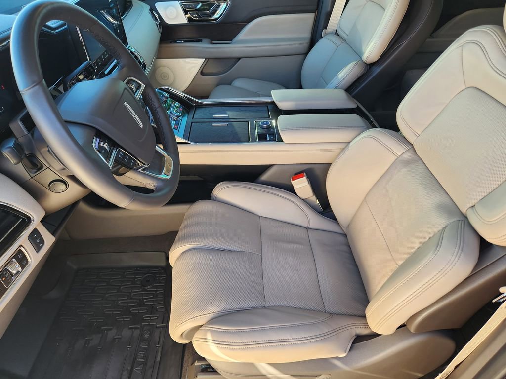 Used 2024 Lincoln Navigator L Reserve image 10