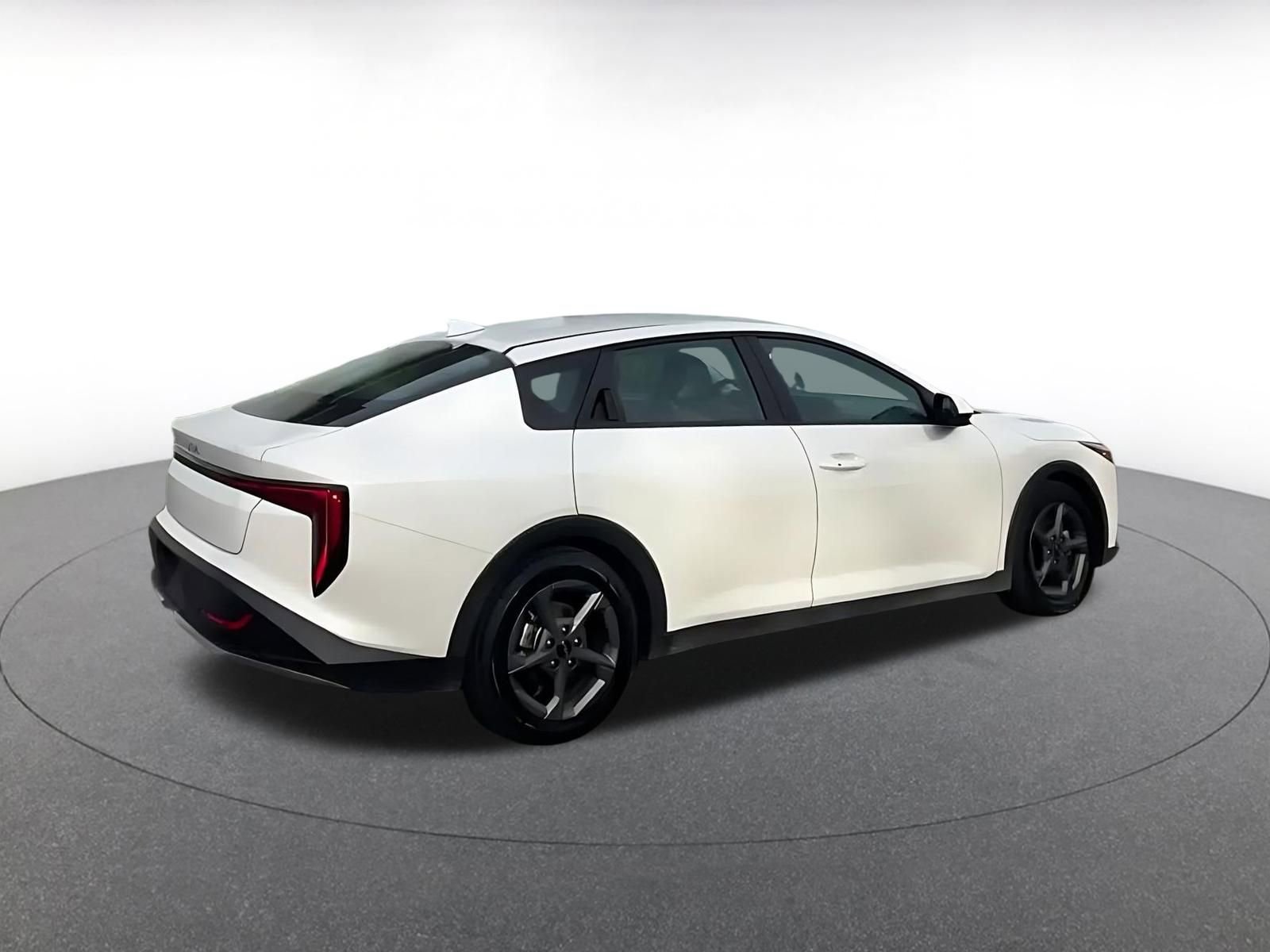 Used 2025 Kia K4 LXS image 15