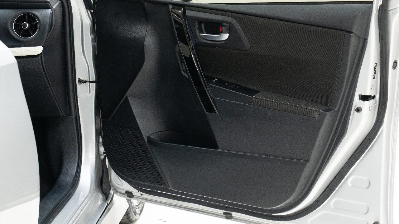 Used 2017 Toyota Corolla iM FWD image 21