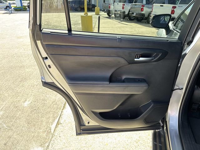 Used 2023 Toyota Highlander XSE FWD image 37